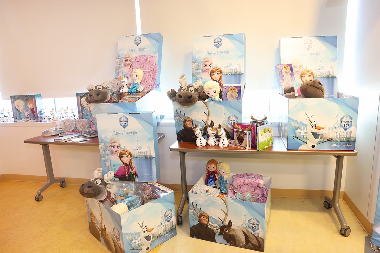 Disney Frozen-themed Starlight Toy Delivery